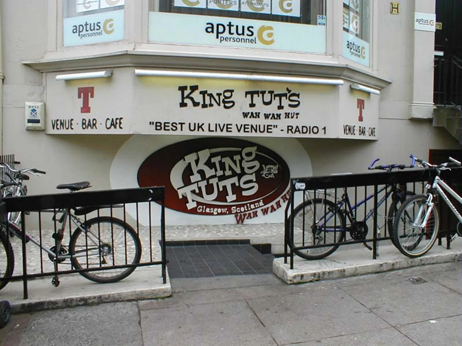 Exterior of King Tut's Wah Wah Hut in Glasgow